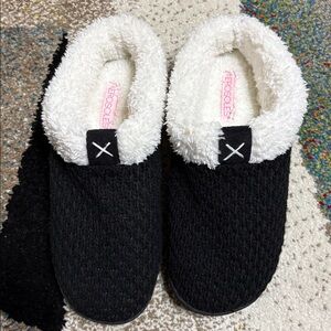 Women’s Slippers size 8-9 Aerosole brand